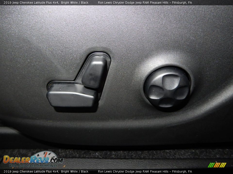 2019 Jeep Cherokee Latitude Plus 4x4 Bright White / Black Photo #16