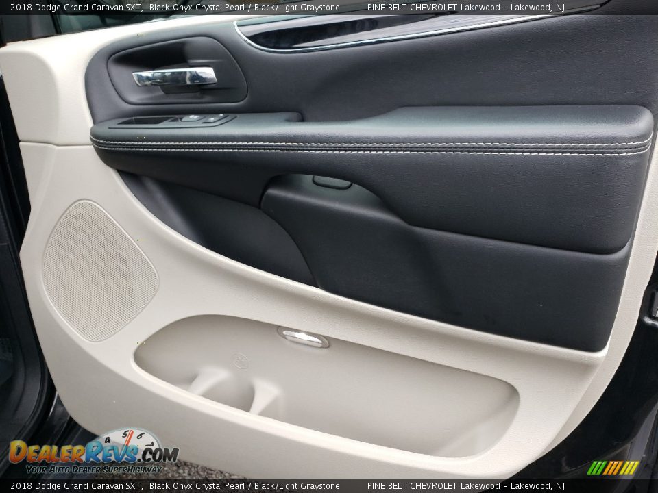 2018 Dodge Grand Caravan SXT Black Onyx Crystal Pearl / Black/Light Graystone Photo #10