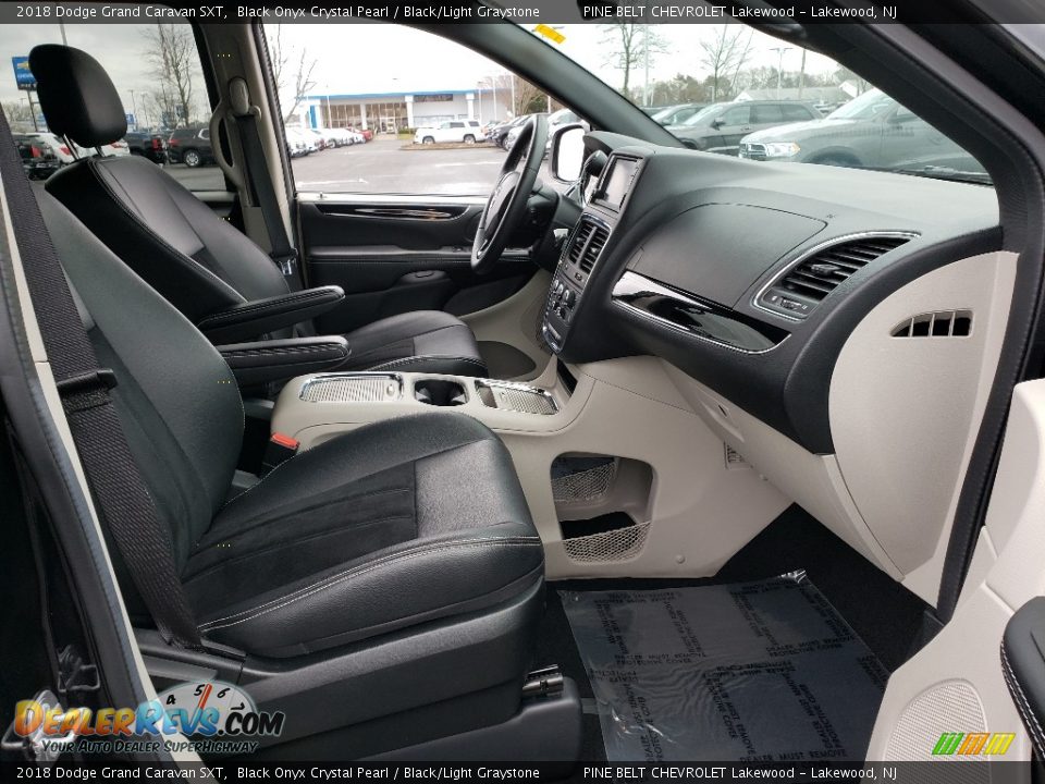 2018 Dodge Grand Caravan SXT Black Onyx Crystal Pearl / Black/Light Graystone Photo #12