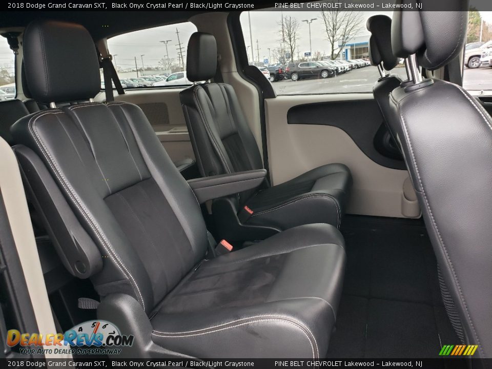 2018 Dodge Grand Caravan SXT Black Onyx Crystal Pearl / Black/Light Graystone Photo #13