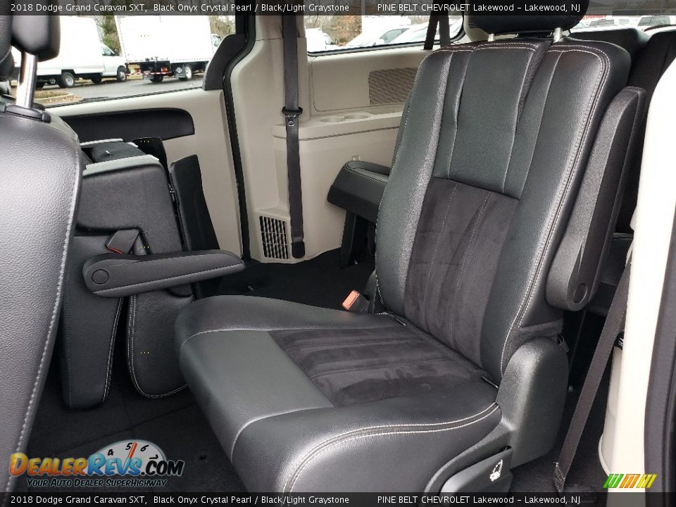 2018 Dodge Grand Caravan SXT Black Onyx Crystal Pearl / Black/Light Graystone Photo #18