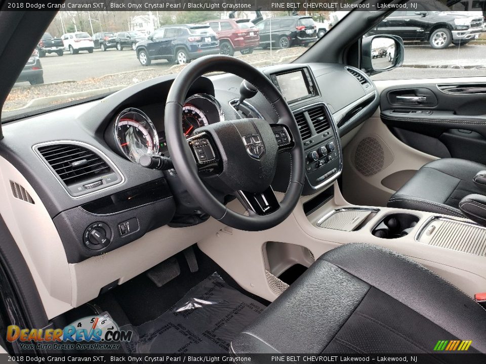2018 Dodge Grand Caravan SXT Black Onyx Crystal Pearl / Black/Light Graystone Photo #22