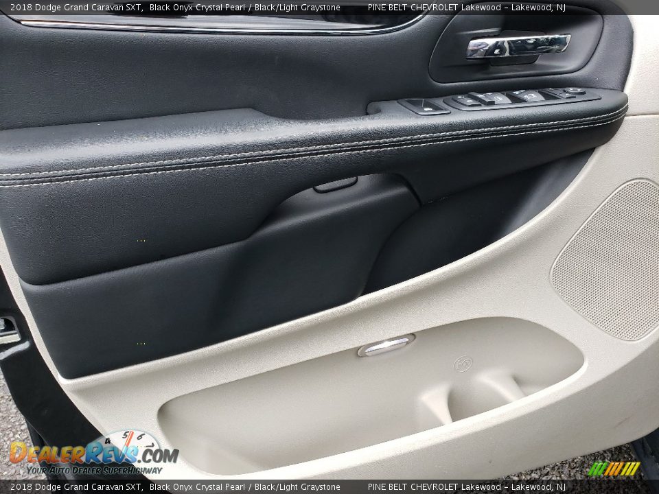 2018 Dodge Grand Caravan SXT Black Onyx Crystal Pearl / Black/Light Graystone Photo #23