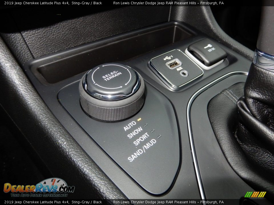 2019 Jeep Cherokee Latitude Plus 4x4 Sting-Gray / Black Photo #18