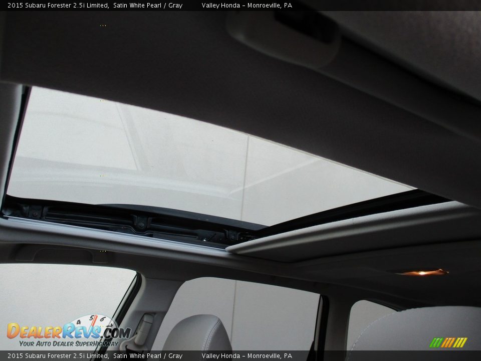 2015 Subaru Forester 2.5i Limited Satin White Pearl / Gray Photo #10