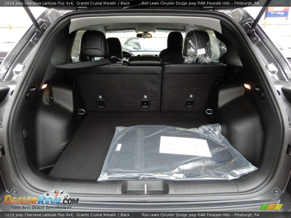 2019 Jeep Cherokee Latitude Plus 4x4 Granite Crystal Metallic / Black Photo #5
