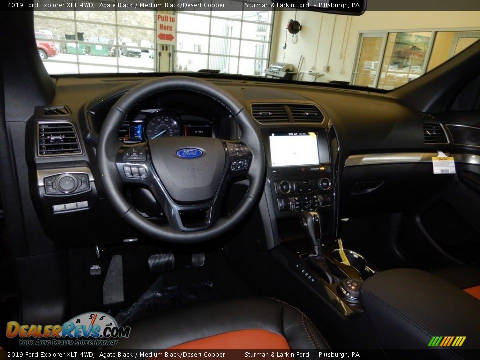 2019 Ford Explorer XLT 4WD Agate Black / Medium Black/Desert Copper Photo #9