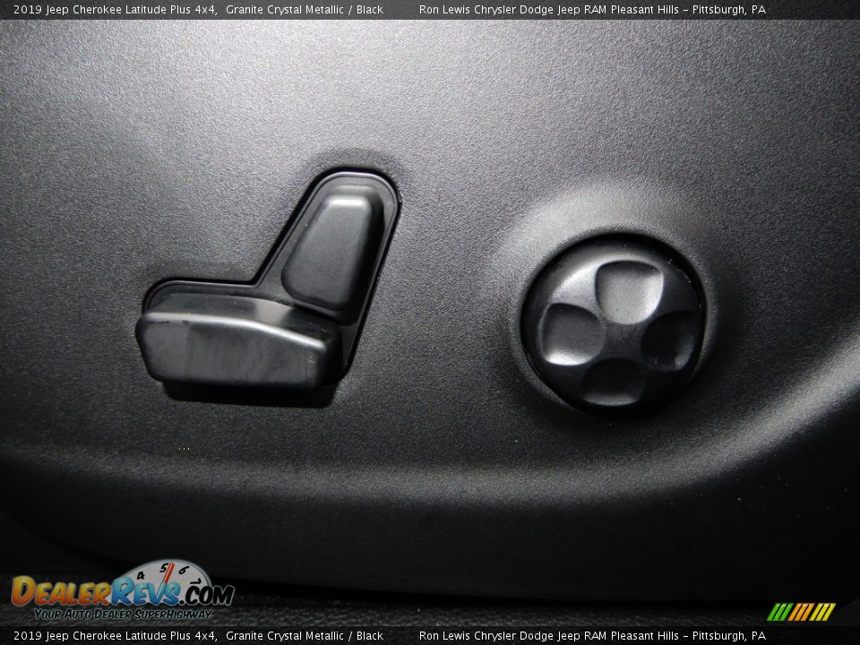 2019 Jeep Cherokee Latitude Plus 4x4 Granite Crystal Metallic / Black Photo #16