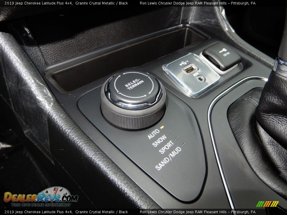 2019 Jeep Cherokee Latitude Plus 4x4 Granite Crystal Metallic / Black Photo #17
