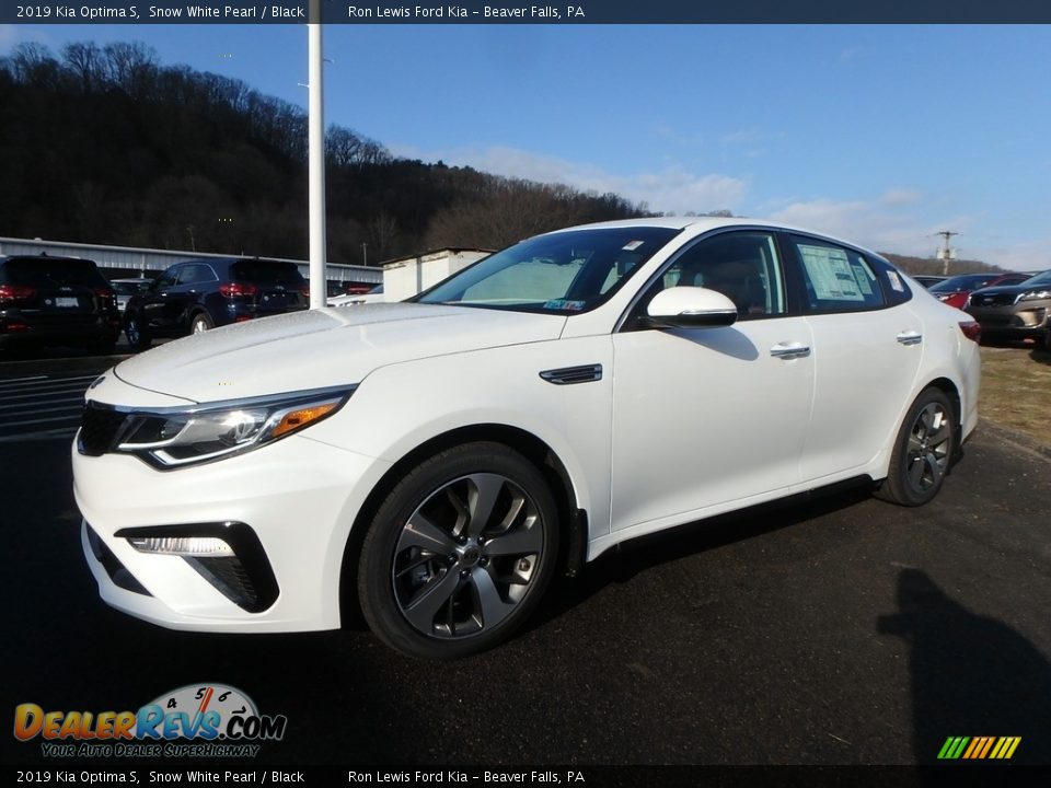 Front 3/4 View of 2019 Kia Optima S Photo #6