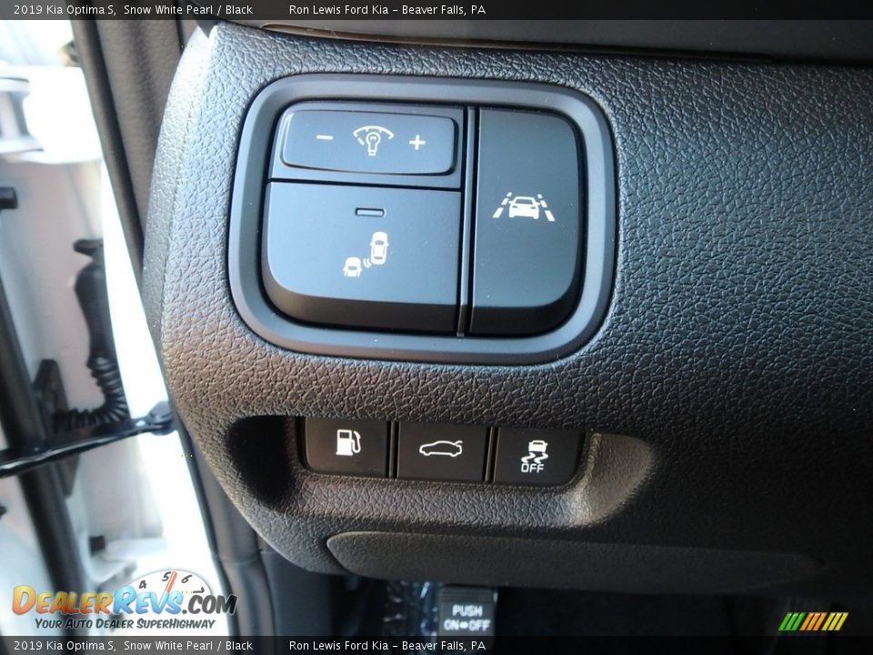 Controls of 2019 Kia Optima S Photo #17