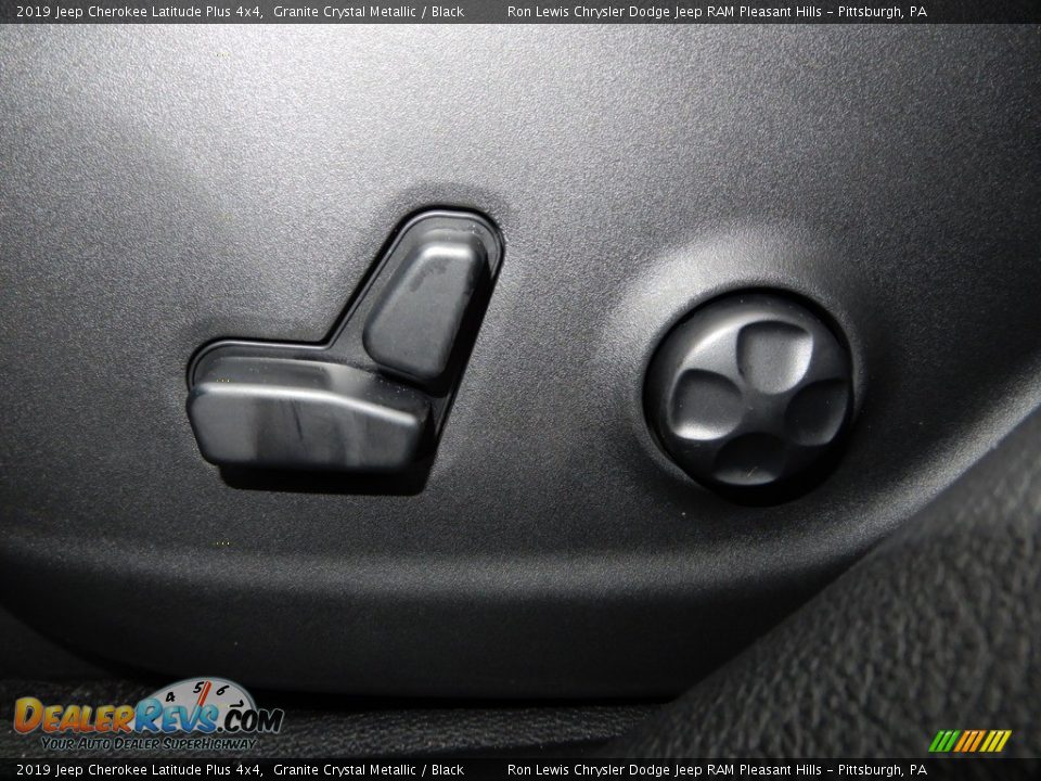 2019 Jeep Cherokee Latitude Plus 4x4 Granite Crystal Metallic / Black Photo #16