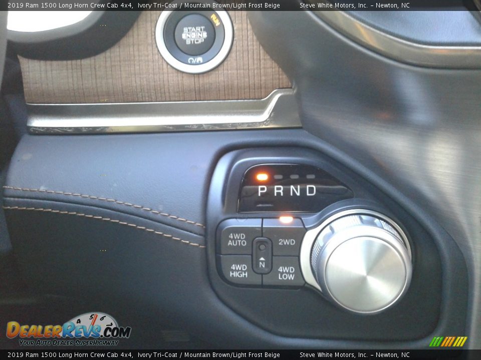2019 Ram 1500 Long Horn Crew Cab 4x4 Ivory Tri–Coat / Mountain Brown/Light Frost Beige Photo #32