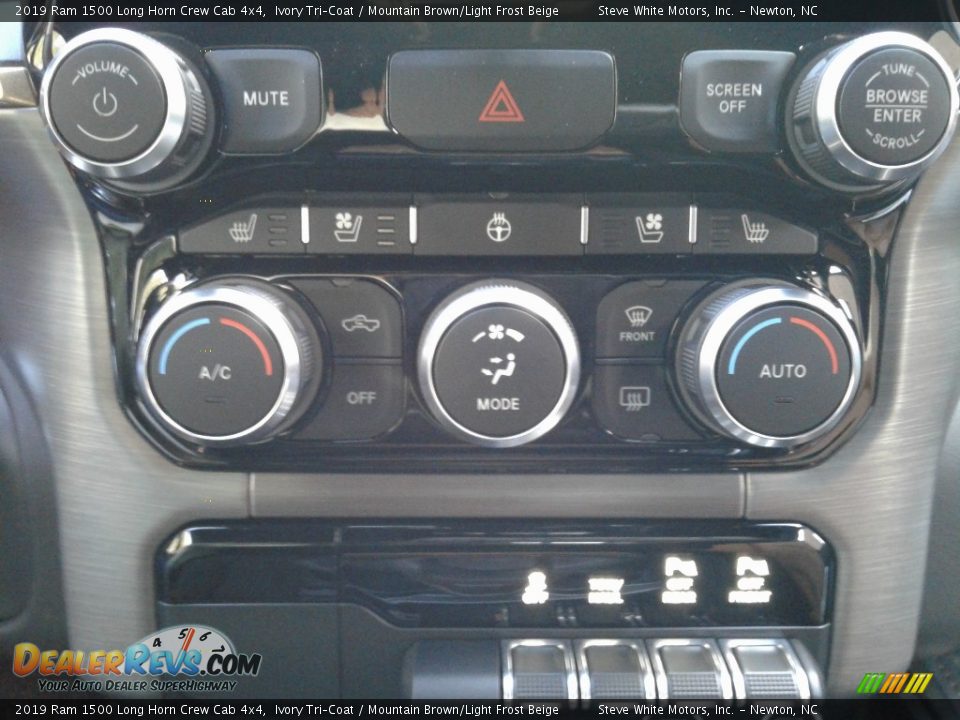 2019 Ram 1500 Long Horn Crew Cab 4x4 Ivory Tri–Coat / Mountain Brown/Light Frost Beige Photo #33