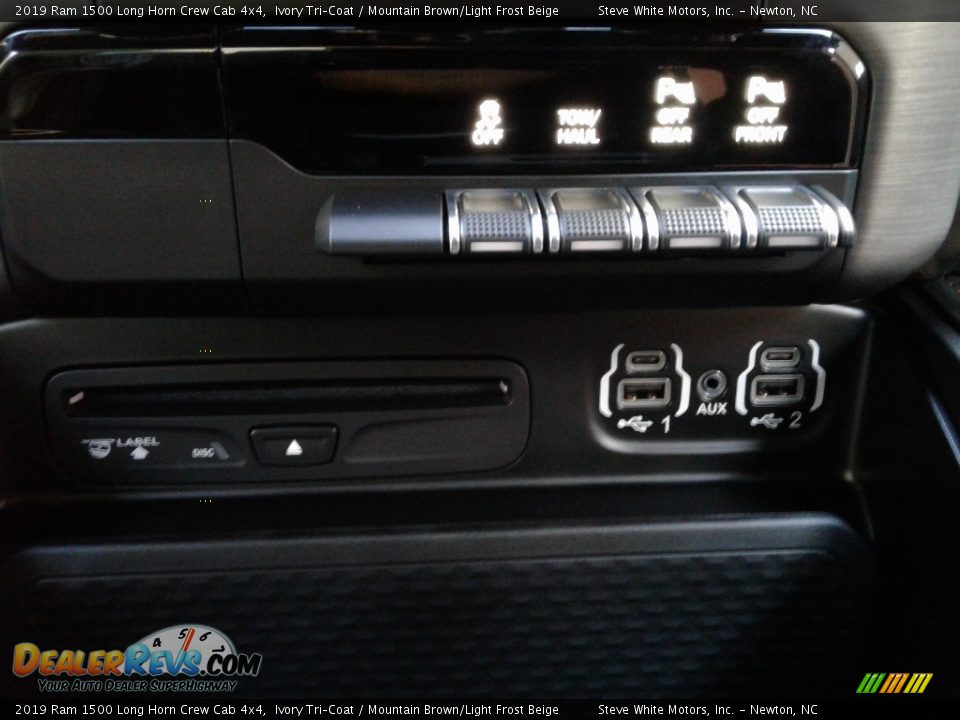 2019 Ram 1500 Long Horn Crew Cab 4x4 Ivory Tri–Coat / Mountain Brown/Light Frost Beige Photo #34