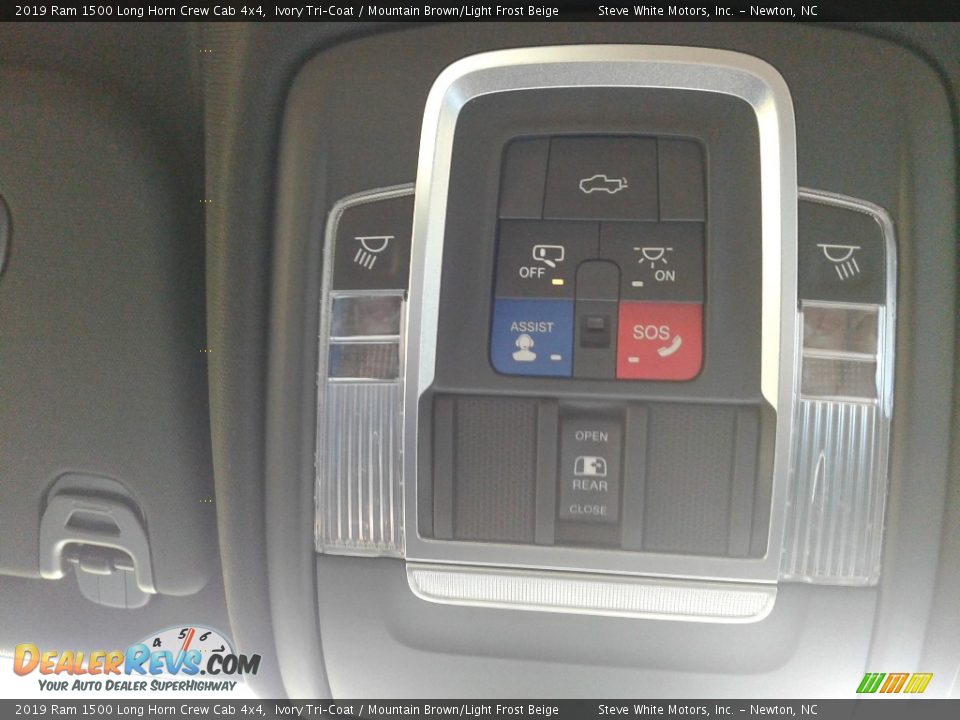 2019 Ram 1500 Long Horn Crew Cab 4x4 Ivory Tri–Coat / Mountain Brown/Light Frost Beige Photo #36