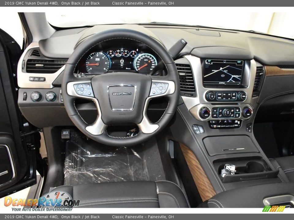 Dashboard of 2019 GMC Yukon Denali 4WD Photo #10