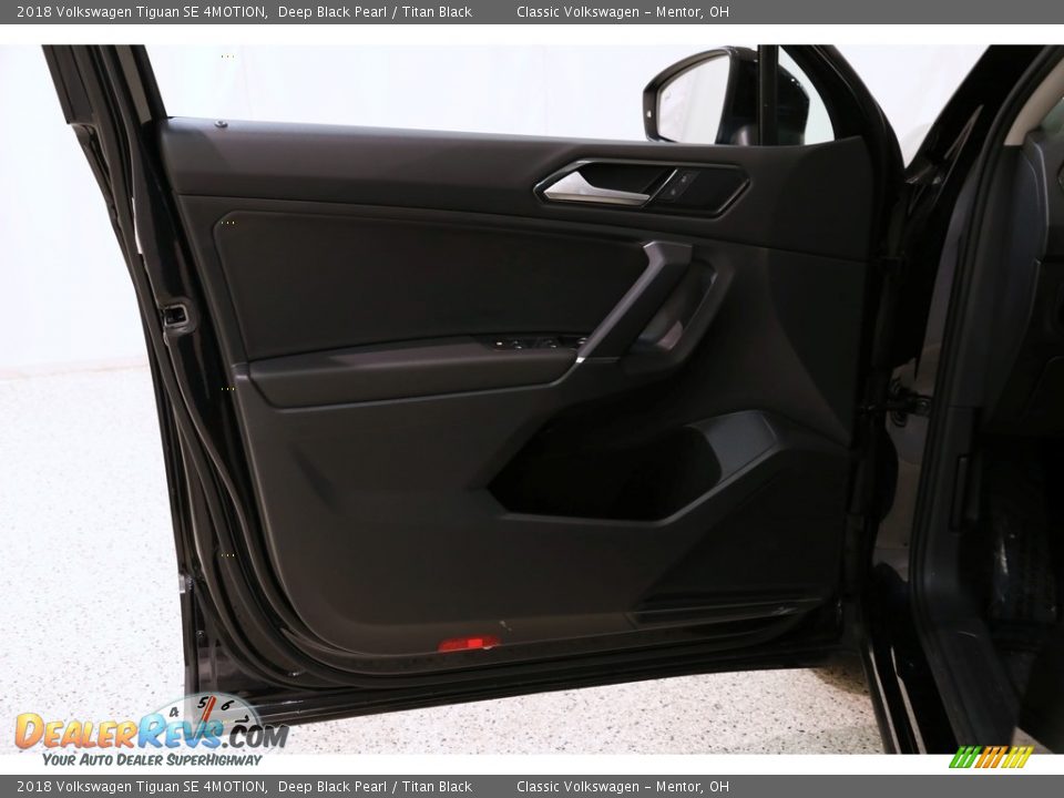 2018 Volkswagen Tiguan SE 4MOTION Deep Black Pearl / Titan Black Photo #4