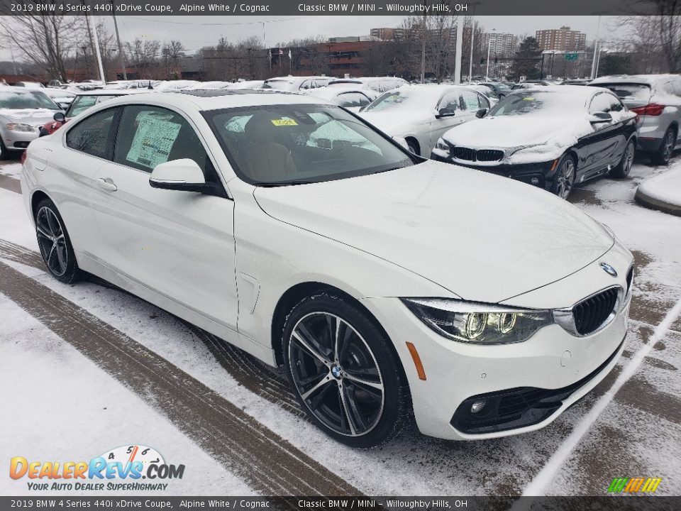 Front 3/4 View of 2019 BMW 4 Series 440i xDrive Coupe Photo #1