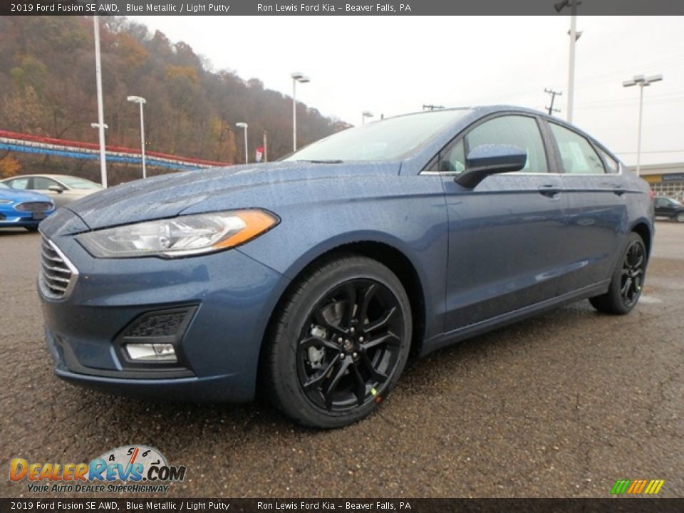 Front 3/4 View of 2019 Ford Fusion SE AWD Photo #6