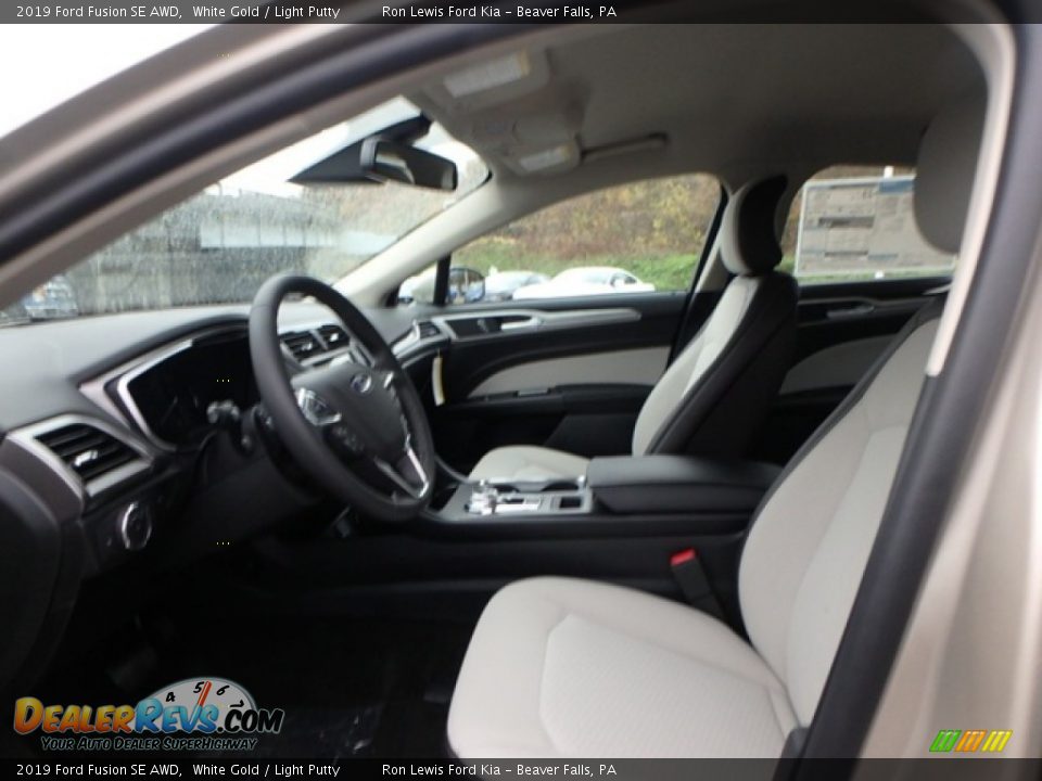 Front Seat of 2019 Ford Fusion SE AWD Photo #10