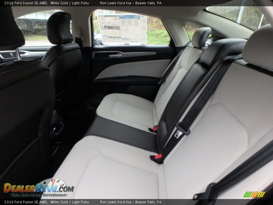 Rear Seat of 2019 Ford Fusion SE AWD Photo #11