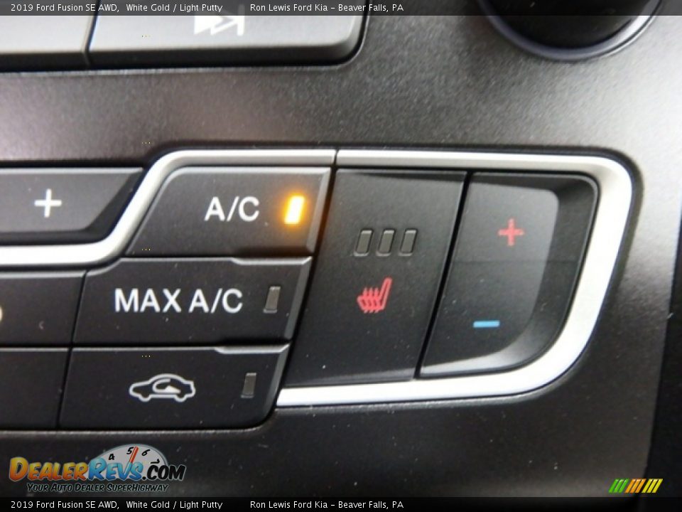 2019 Ford Fusion SE AWD White Gold / Light Putty Photo #18