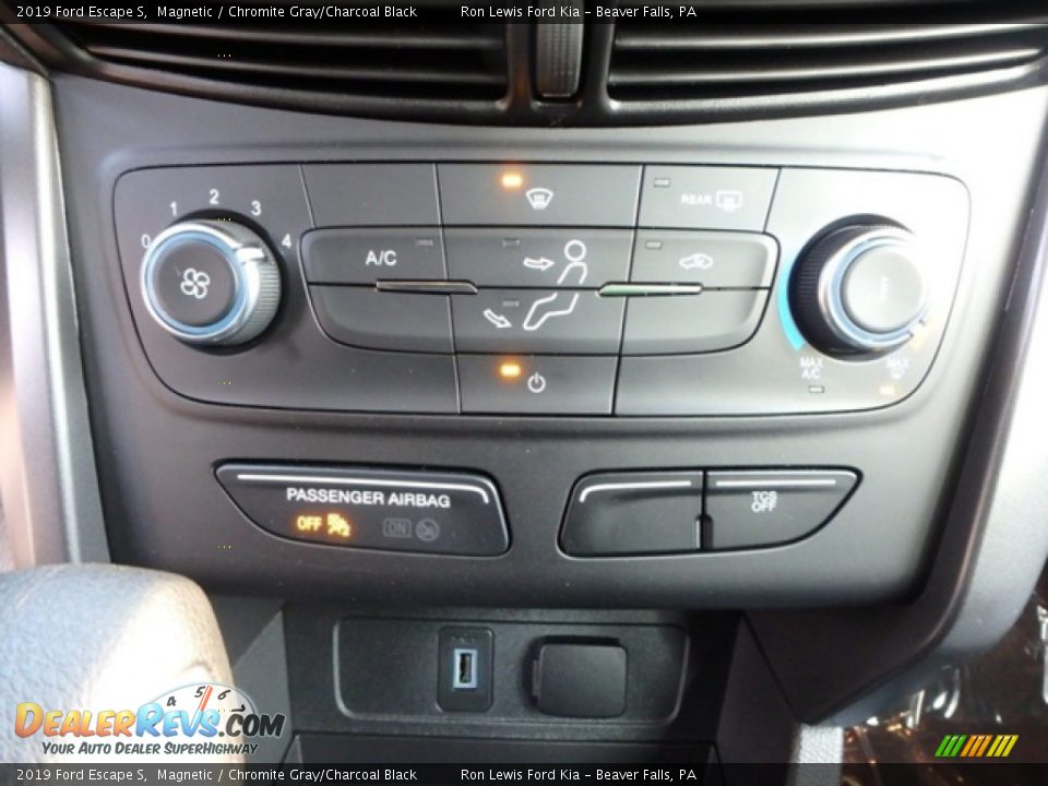 Controls of 2019 Ford Escape S Photo #19