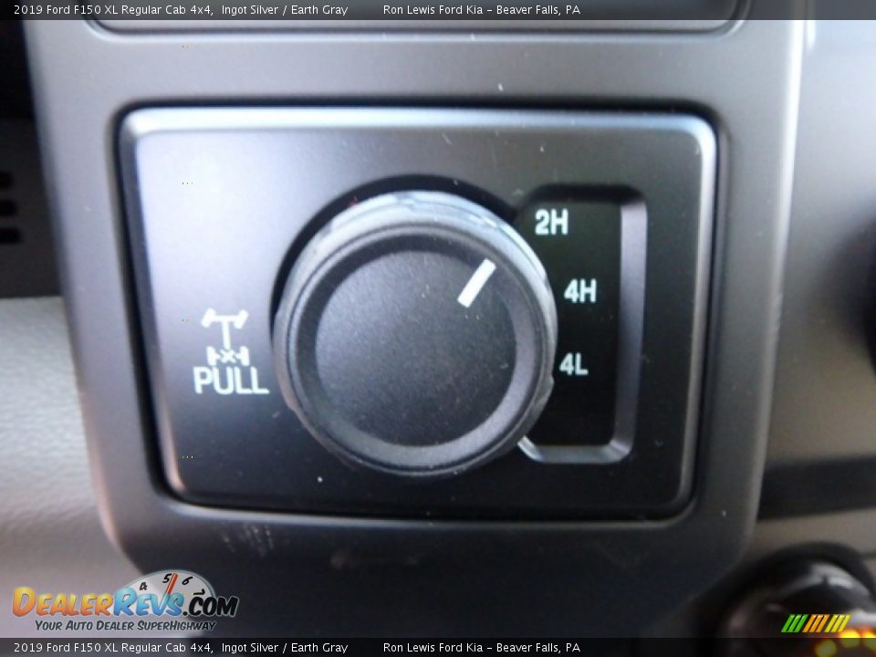 Controls of 2019 Ford F150 XL Regular Cab 4x4 Photo #18