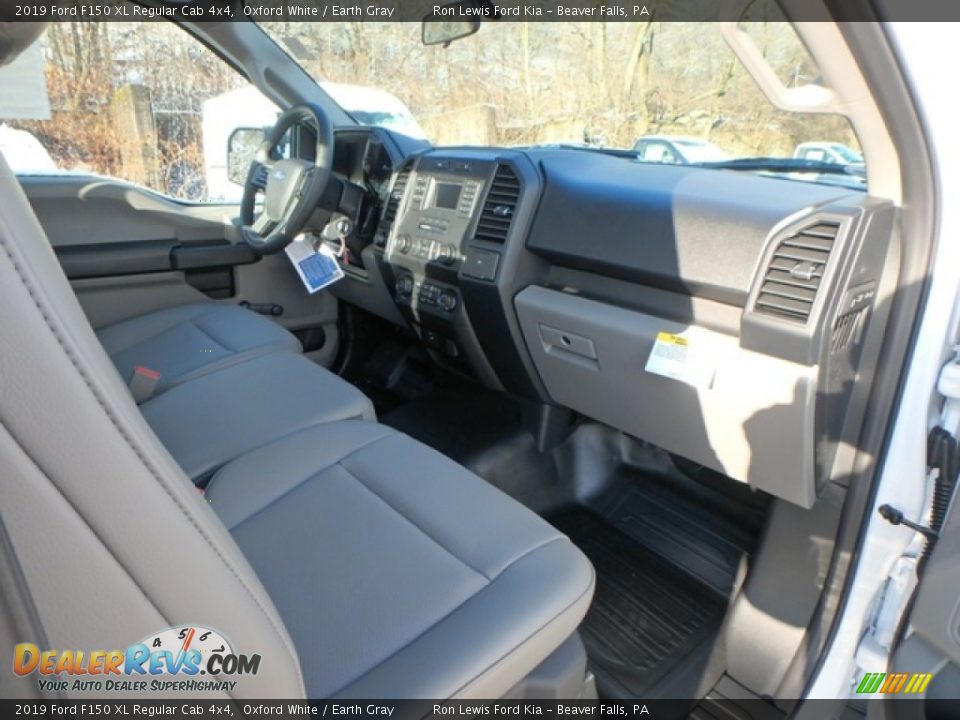 2019 Ford F150 XL Regular Cab 4x4 Oxford White / Earth Gray Photo #2