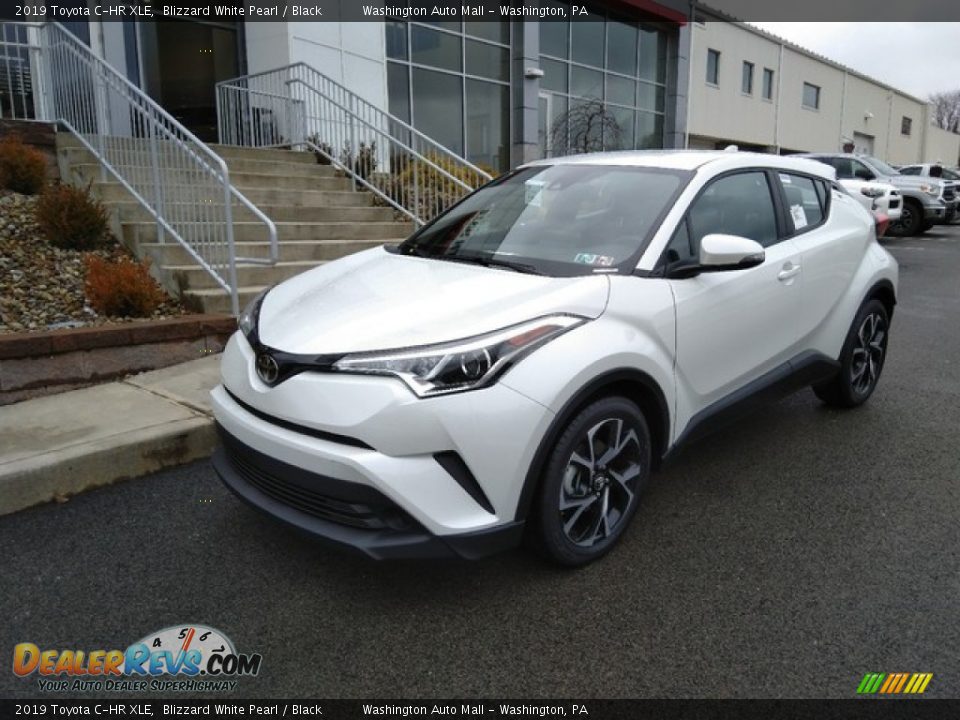 Front 3/4 View of 2019 Toyota C-HR XLE Photo #1