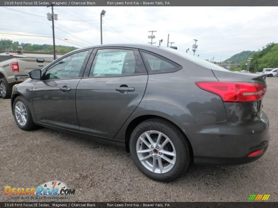 2018 Ford Focus SE Sedan Magnetic / Charcoal Black Photo #5