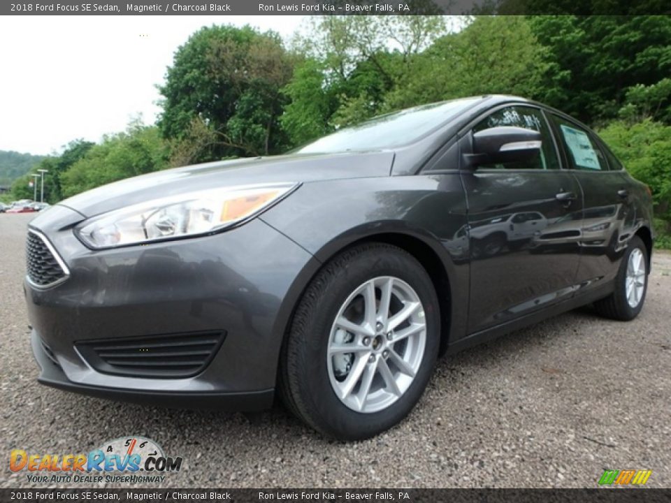 2018 Ford Focus SE Sedan Magnetic / Charcoal Black Photo #7