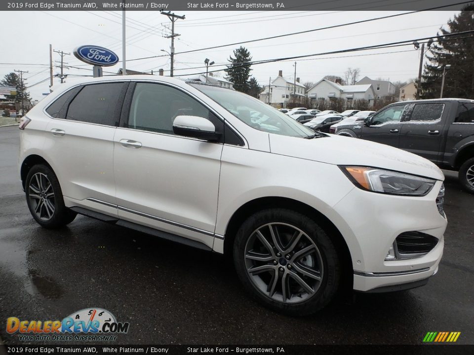 Front 3/4 View of 2019 Ford Edge Titanium AWD Photo #3