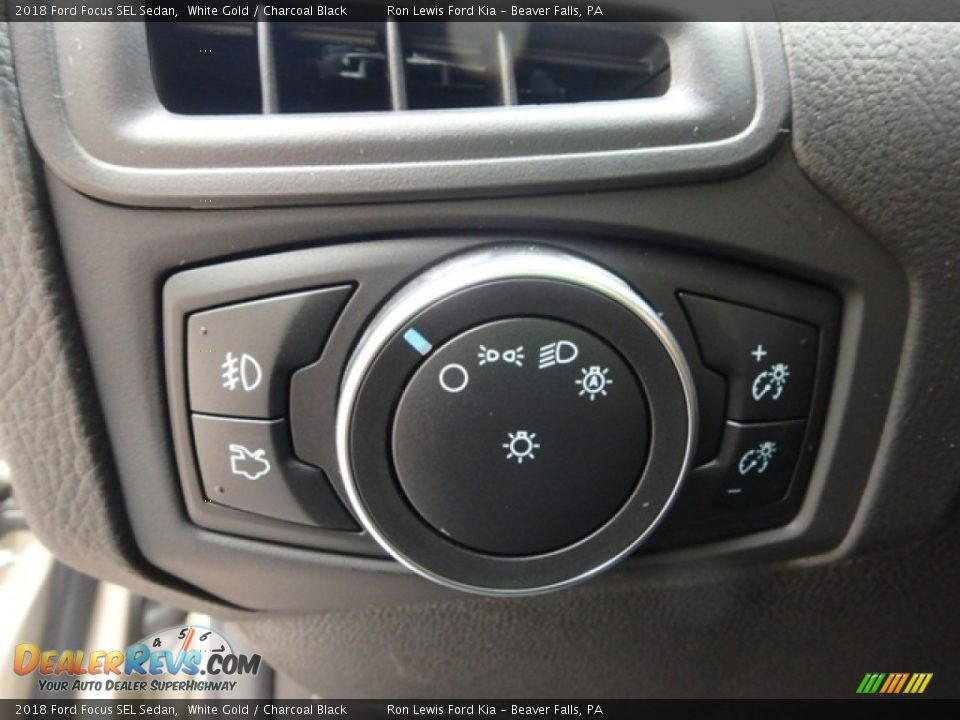 2018 Ford Focus SEL Sedan White Gold / Charcoal Black Photo #18