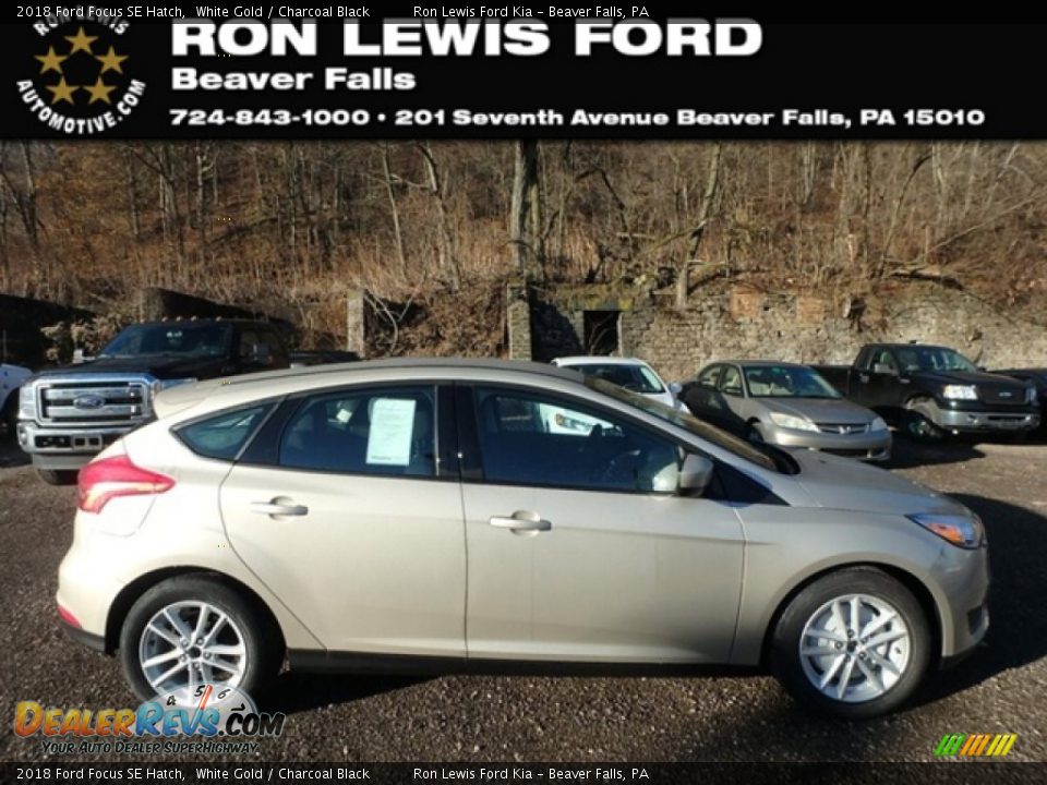 2018 Ford Focus SE Hatch White Gold / Charcoal Black Photo #1