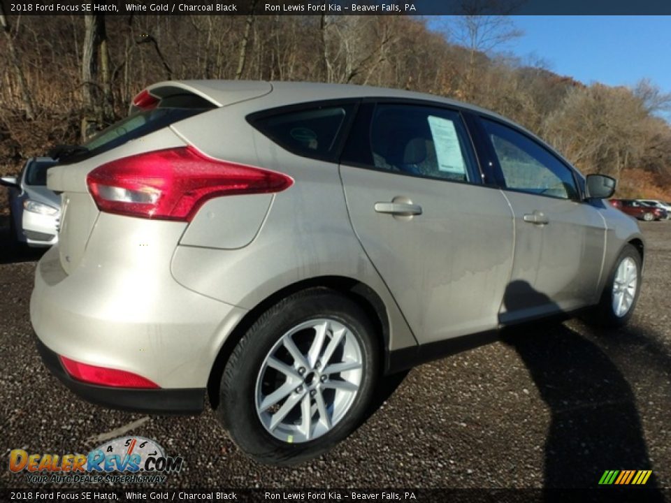 2018 Ford Focus SE Hatch White Gold / Charcoal Black Photo #2