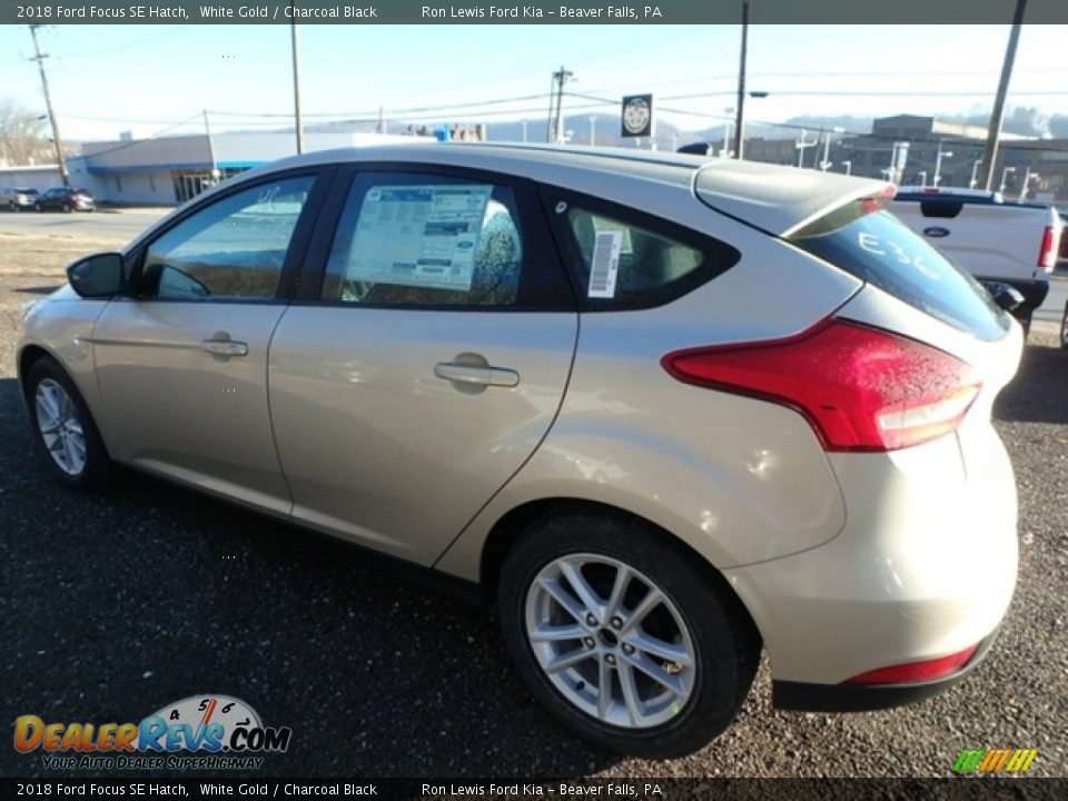 2018 Ford Focus SE Hatch White Gold / Charcoal Black Photo #5