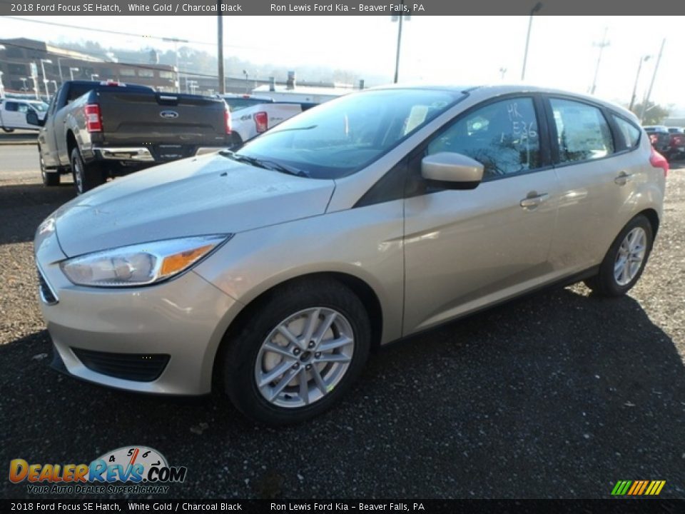 2018 Ford Focus SE Hatch White Gold / Charcoal Black Photo #8