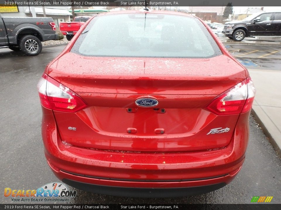 2019 Ford Fiesta SE Sedan Hot Pepper Red / Charcoal Black Photo #6