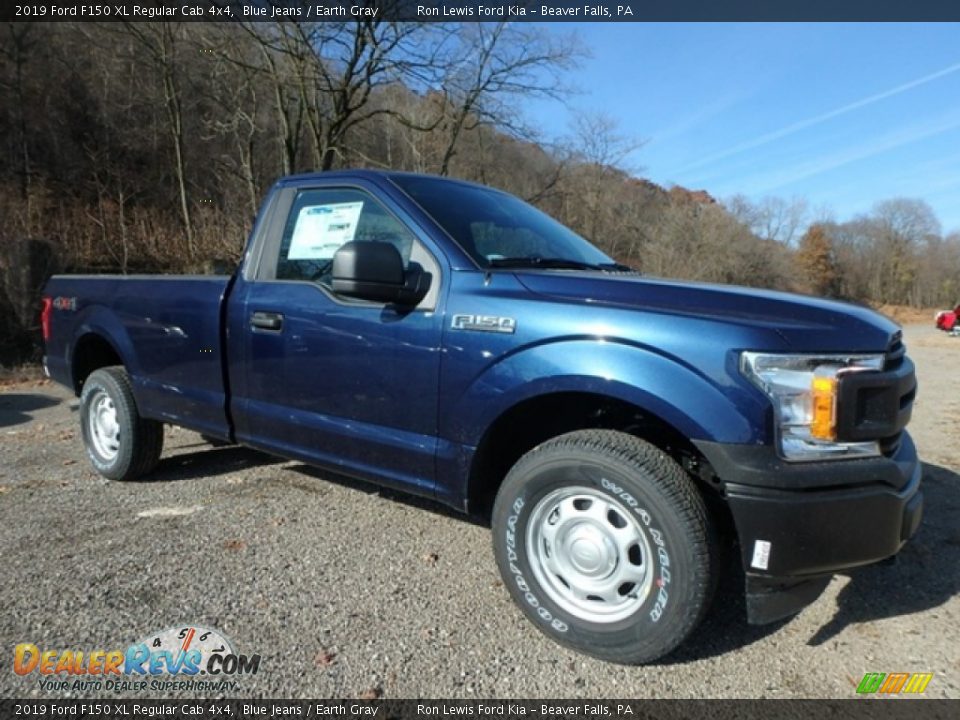 Front 3/4 View of 2019 Ford F150 XL Regular Cab 4x4 Photo #10