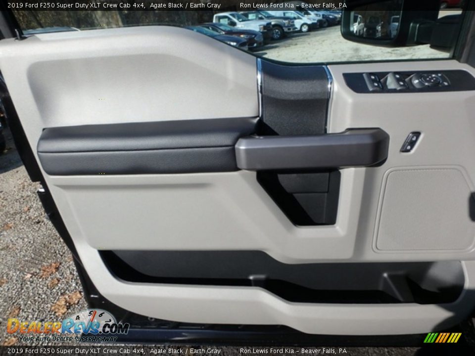 2019 Ford F250 Super Duty XLT Crew Cab 4x4 Agate Black / Earth Gray Photo #13