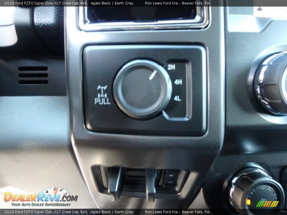 2019 Ford F250 Super Duty XLT Crew Cab 4x4 Agate Black / Earth Gray Photo #17
