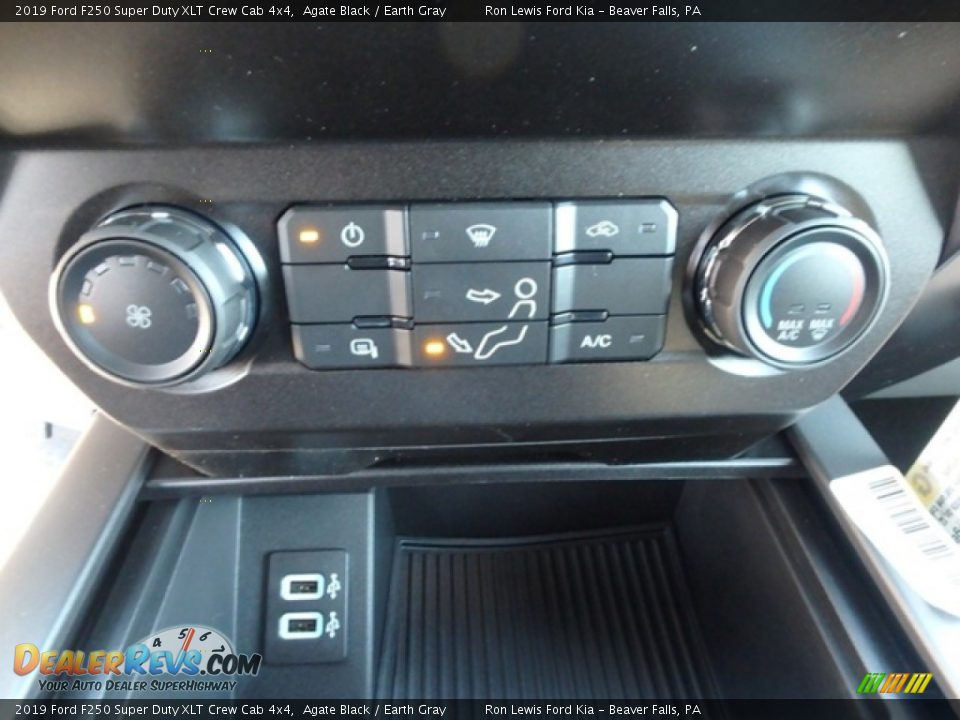 2019 Ford F250 Super Duty XLT Crew Cab 4x4 Agate Black / Earth Gray Photo #20