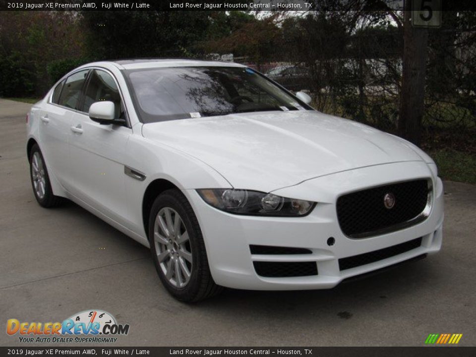 Front 3/4 View of 2019 Jaguar XE Premium AWD Photo #2