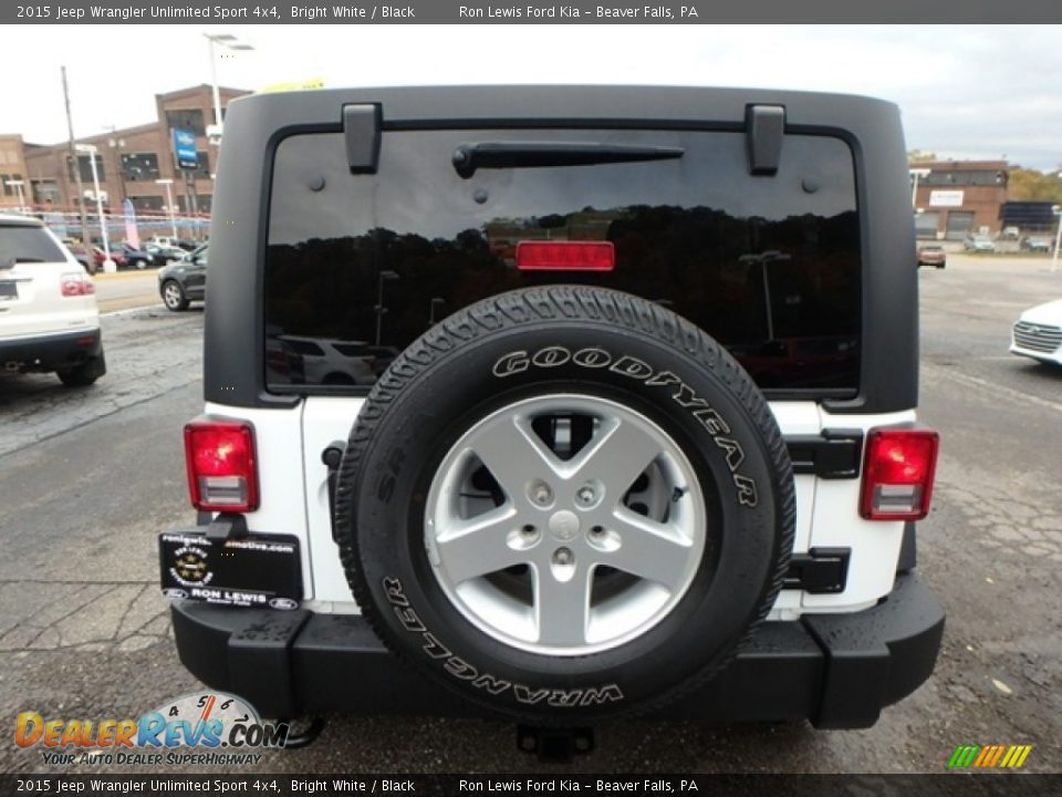 2015 Jeep Wrangler Unlimited Sport 4x4 Bright White / Black Photo #3