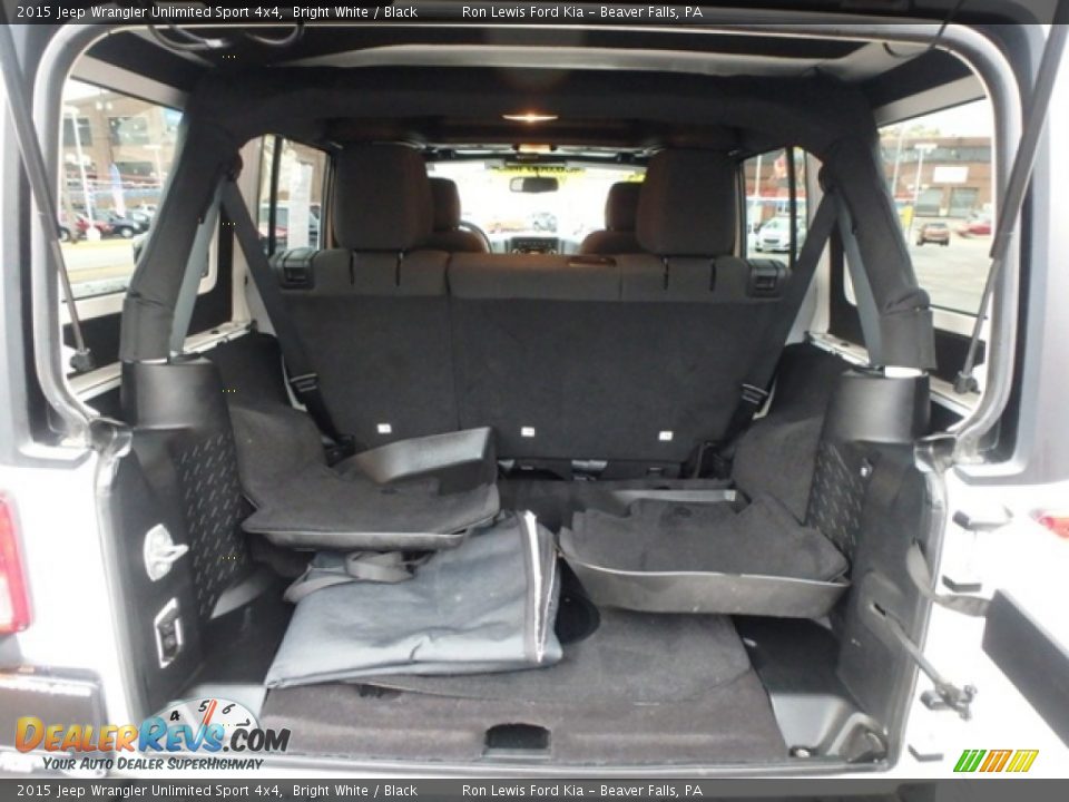 2015 Jeep Wrangler Unlimited Sport 4x4 Bright White / Black Photo #4