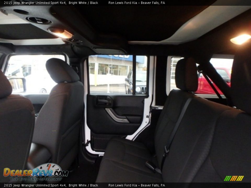 2015 Jeep Wrangler Unlimited Sport 4x4 Bright White / Black Photo #13