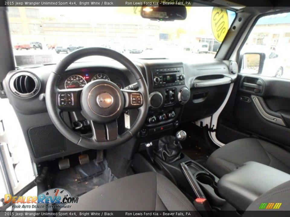 2015 Jeep Wrangler Unlimited Sport 4x4 Bright White / Black Photo #14
