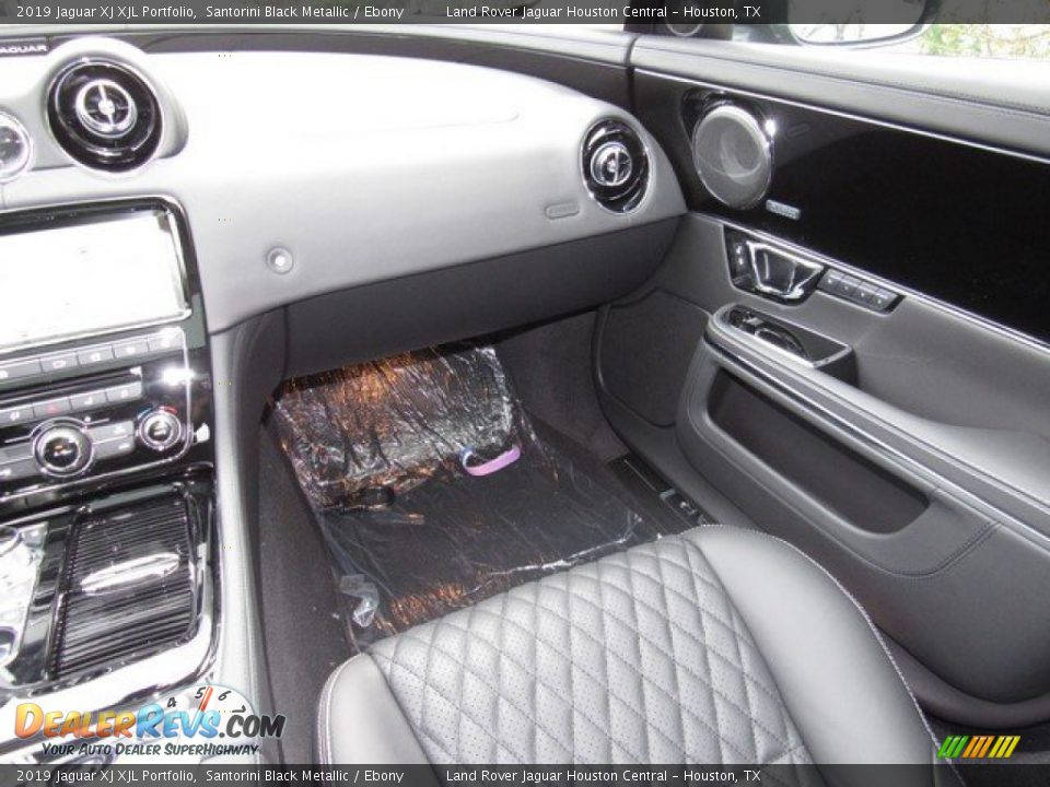 2019 Jaguar XJ XJL Portfolio Santorini Black Metallic / Ebony Photo #15